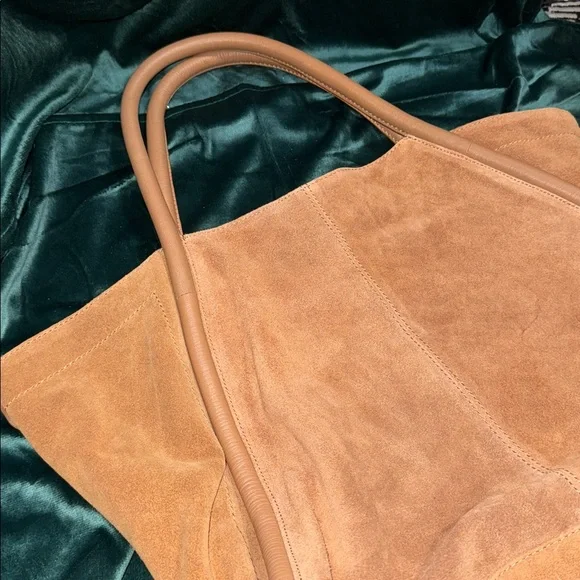 Genuin suede tote bag / 21”W X 13” T W/8” strap drop - Picture 2 of 5
